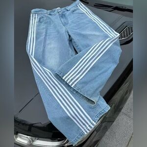 Blue baggy Jeans with stripes